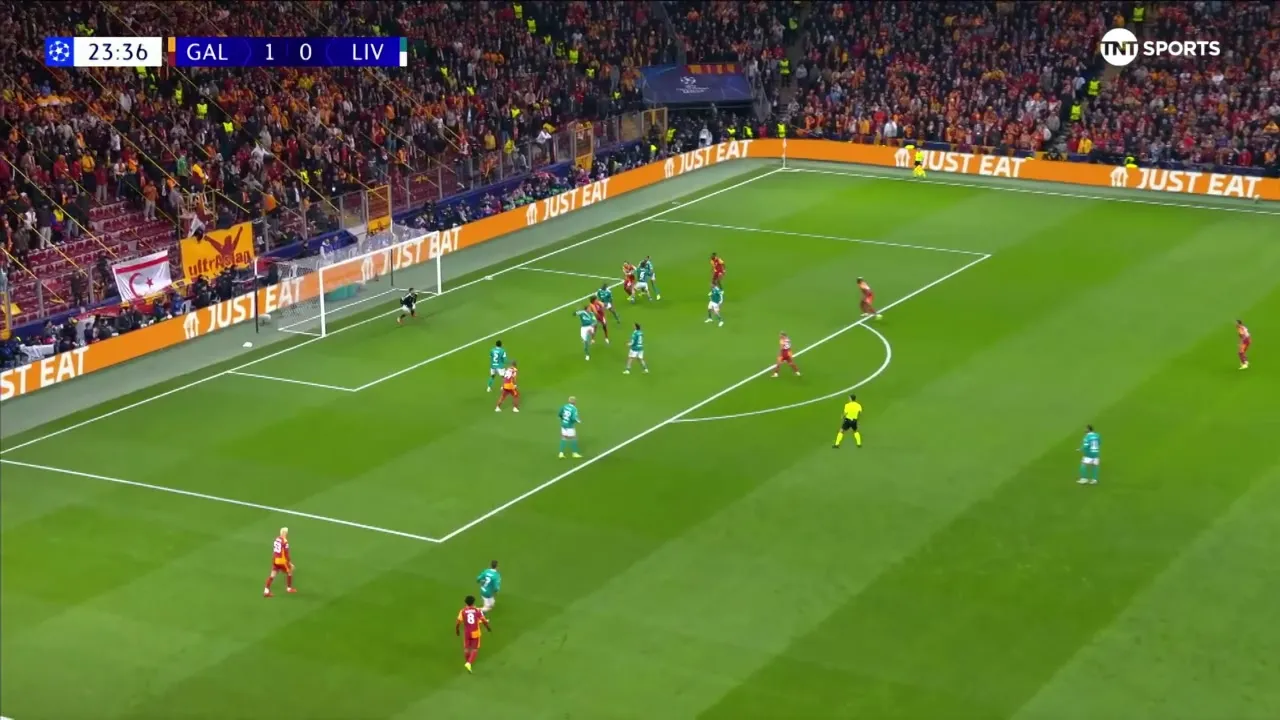 王维成渝超12分钟远射世界波 两江临空1-0占先机