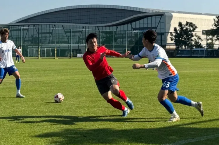 亚泰冬训首战两套阵容轮换 2比0完胜泰山B队
