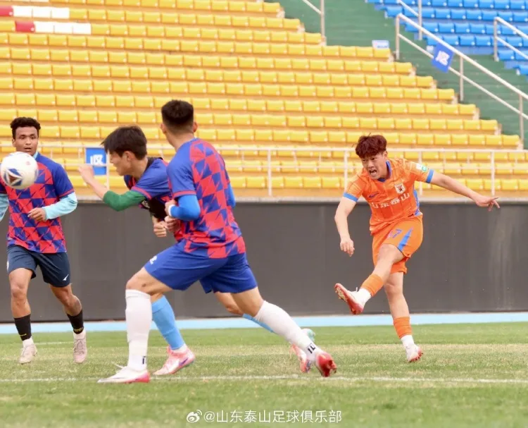 泰山B队热身3比2逆转泰安天贶 王宇轩任意球梅开二度