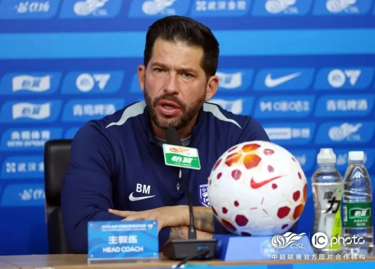 莫拉直面“非舒适区”：三镇新阵磨合期，战大连需用表现回馈球迷