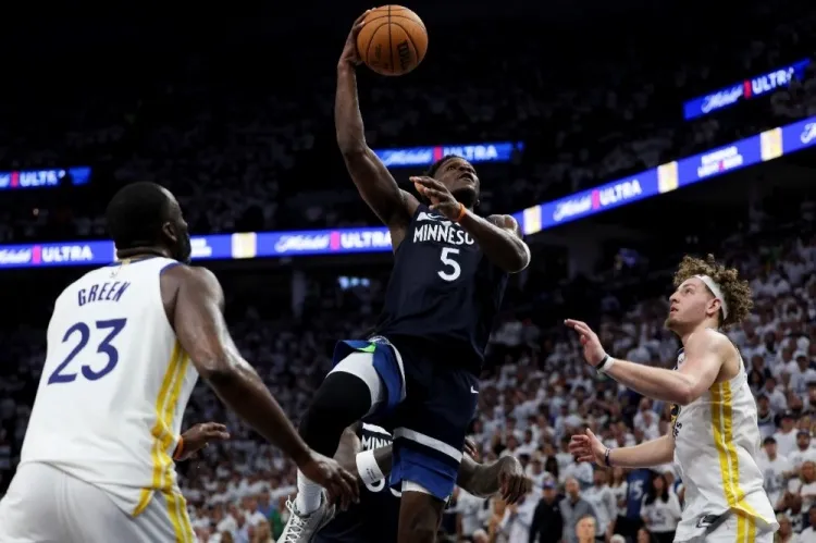 狼勇对决：连败双雄的生存之战，爱德华兹能否冲破勇士残阵？