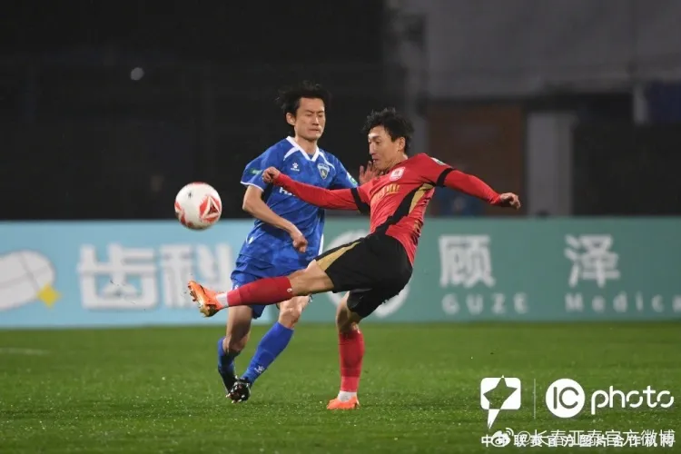 长春亚泰遭南京城市逆转 阎峰首秀开门黑