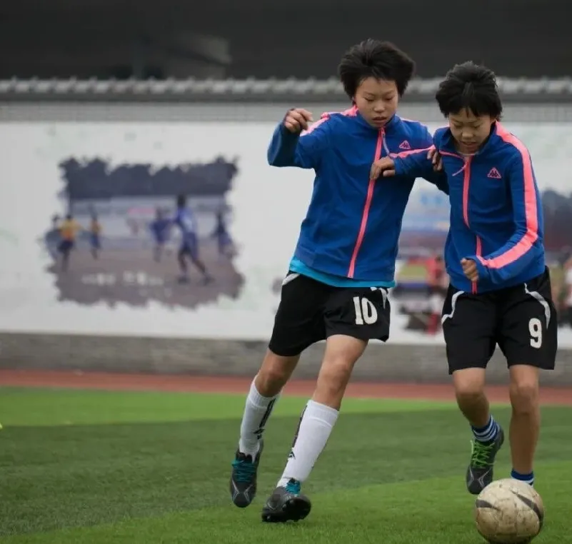 邵氏双生花 姐姐邵子嘉司职中卫 妹妹邵子钦亚洲杯成名