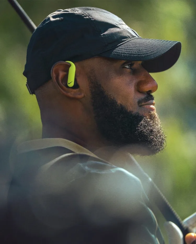 詹姆斯发布高尔夫主题广告 为Nike x Beats联名耳机预热