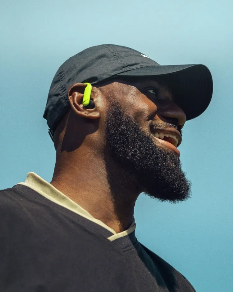 詹姆斯发布高尔夫主题广告 为Nike x Beats联名耳机预热