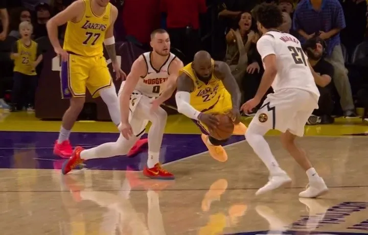 斯波解析詹姆斯职业性 飞身扑球体现其竞争内核