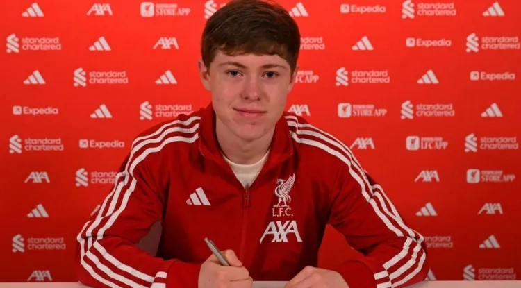 利物浦青训中场乔·厄普顿签署首份职业合同
