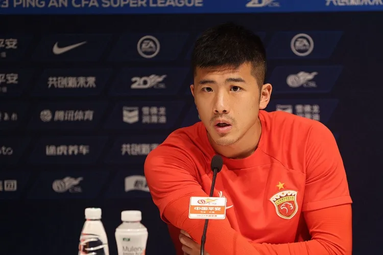 中乙上海德比海港B队六球大捷 李圣龙降维打击朱骏赛后握手