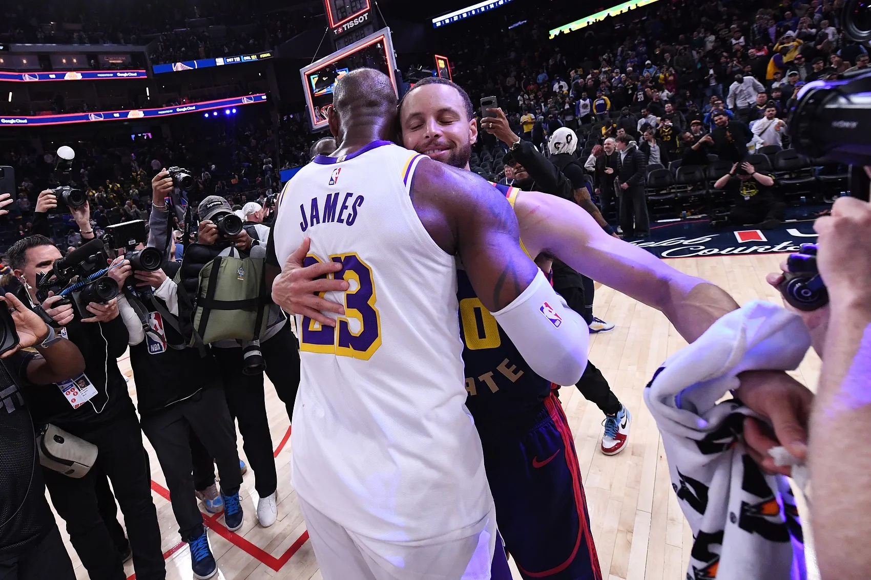 Spears曝库里休赛期引援预期：勇士瞄准巨星，年轻球员成长成关键筹码