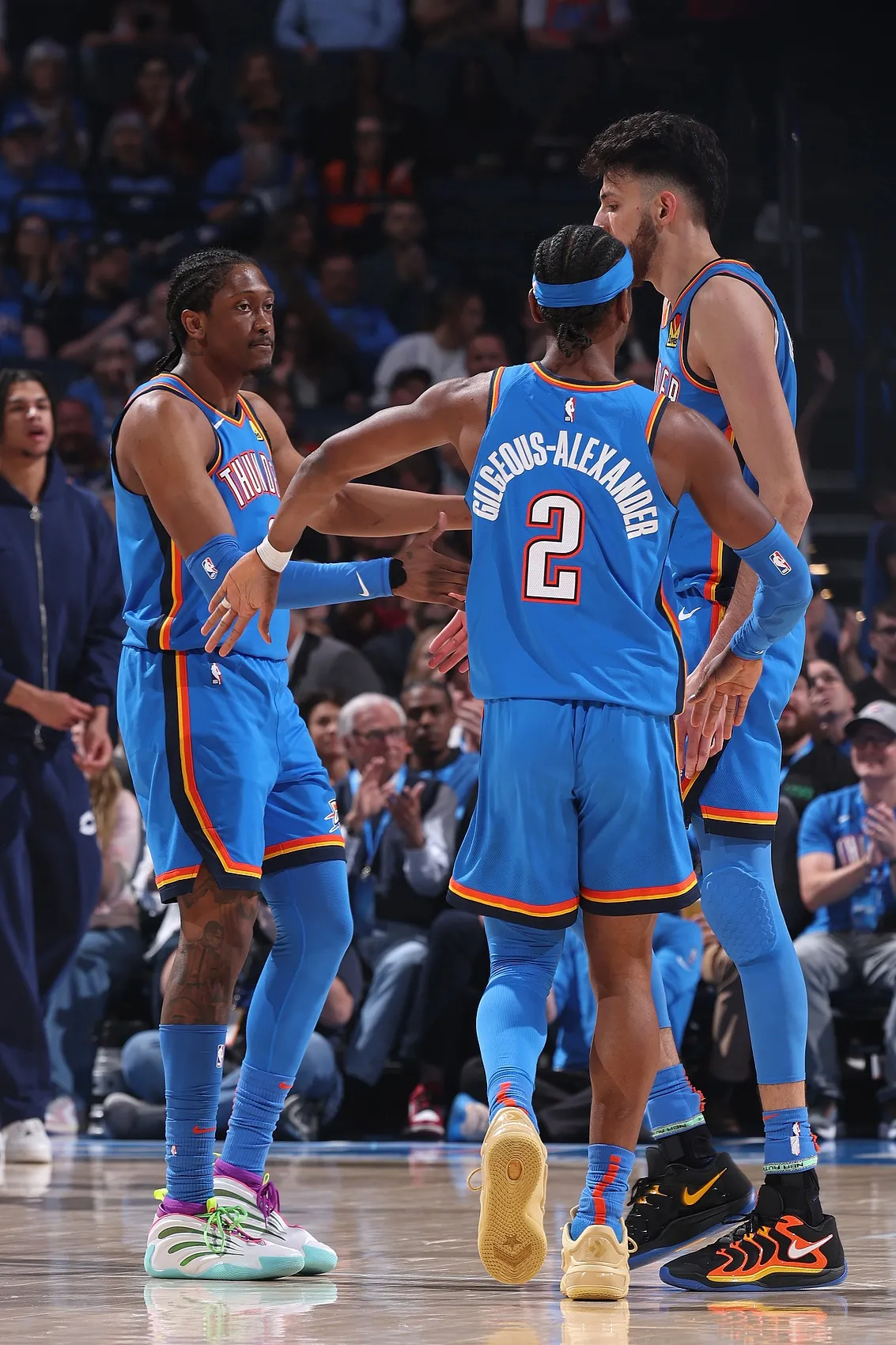 雷霆锁定连续三季50胜 马刺18季王朝纪录仍一骑绝尘