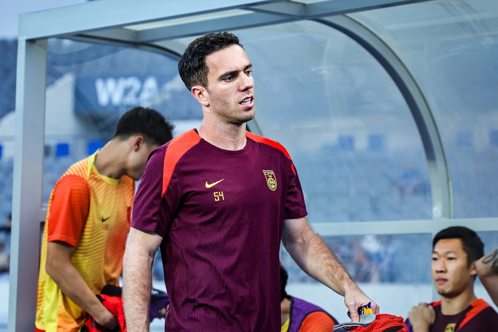 国足赴澳前紧急补招 塞尔吉尼奥伤情待定李镇全入替