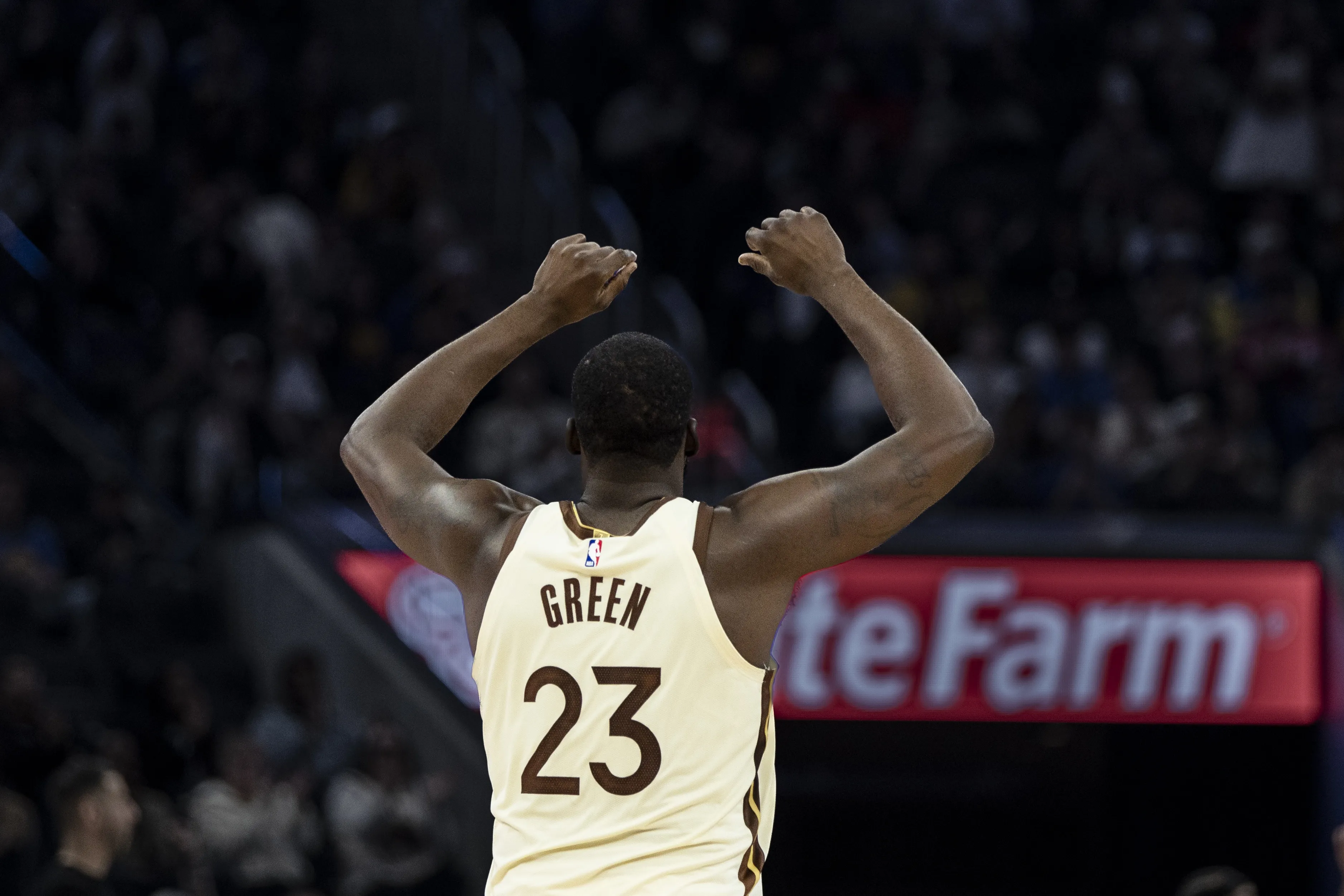 格林“休眠”之谜：季后赛前的老将赌局与勇士的残酷现实