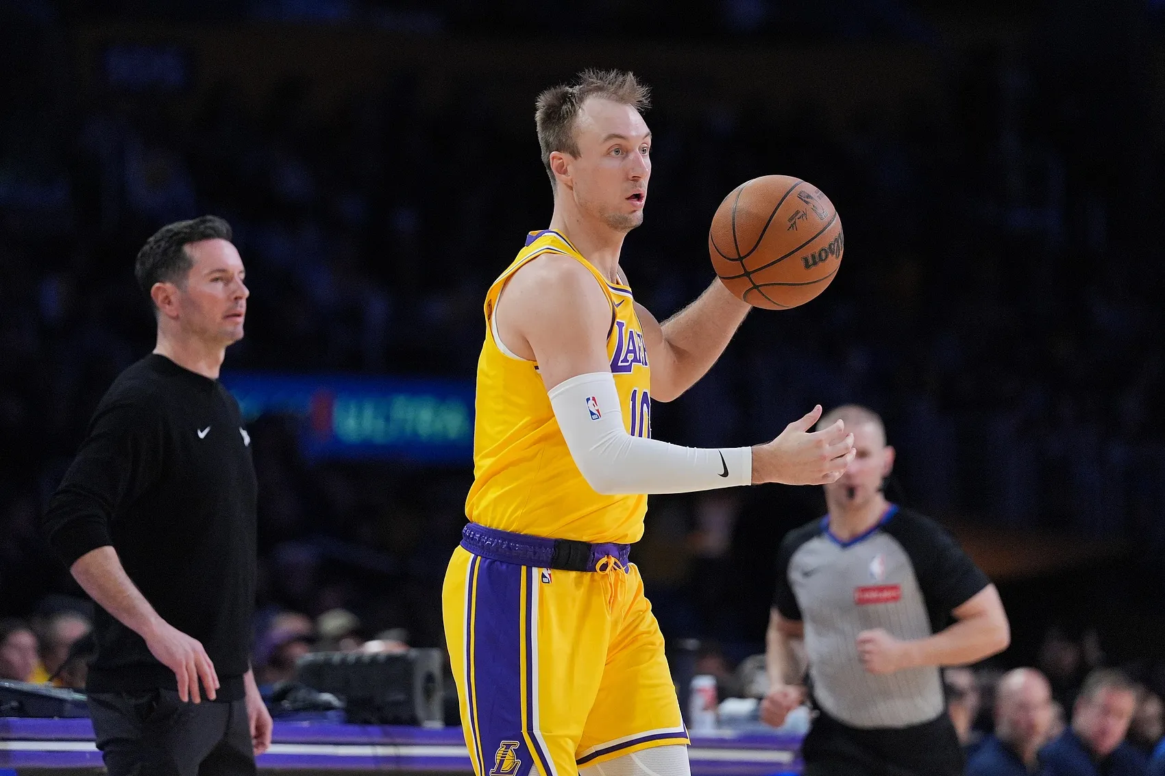 神射手遭遇寒流？肯纳德三分手感骤降，湖人外线火力需警惕