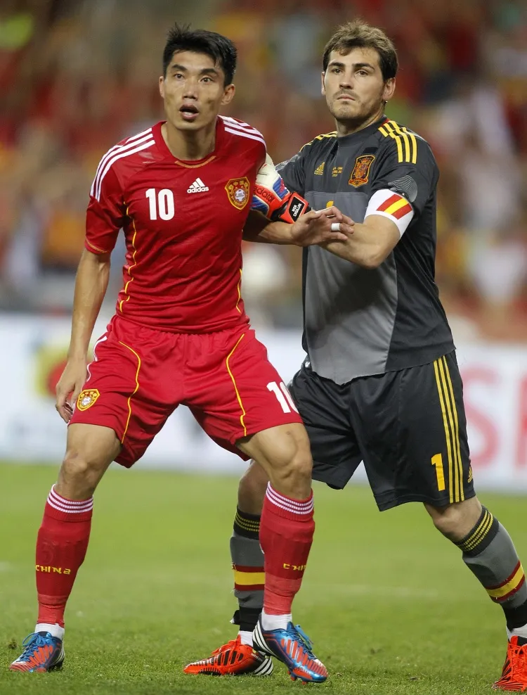 时隔12年再遇？西班牙或六月约战国足，回顾两次交锋，郑智曾错失扳平良机