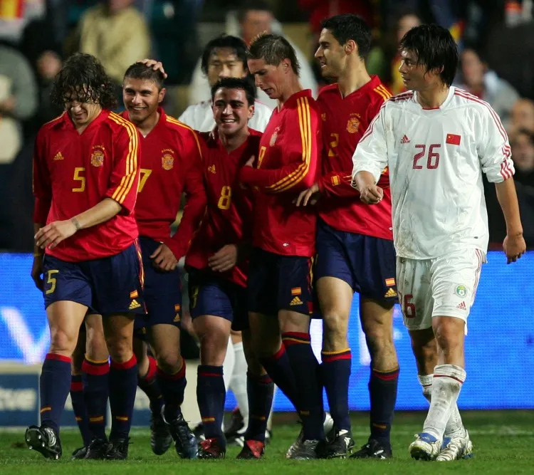 时隔12年再遇？西班牙或六月约战国足，回顾两次交锋，郑智曾错失扳平良机