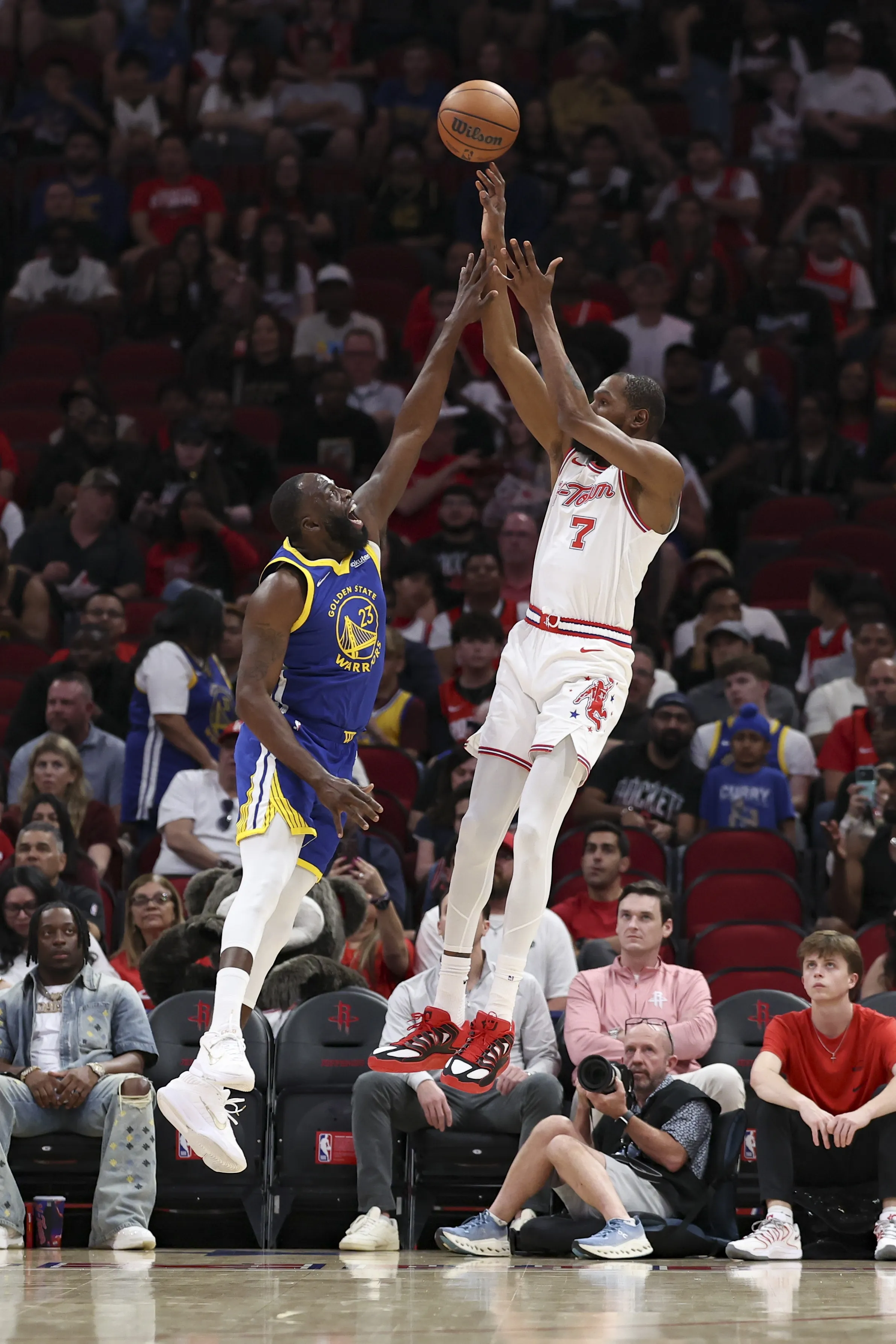 格林“休眠”之谜：季后赛前的老将赌局与勇士的残酷现实