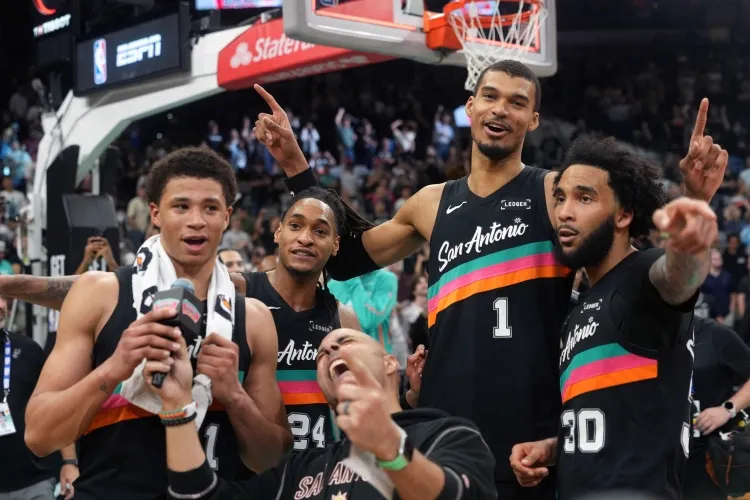 马刺25记三分创队史仍无缘历史前30 单场27记三分竟输球