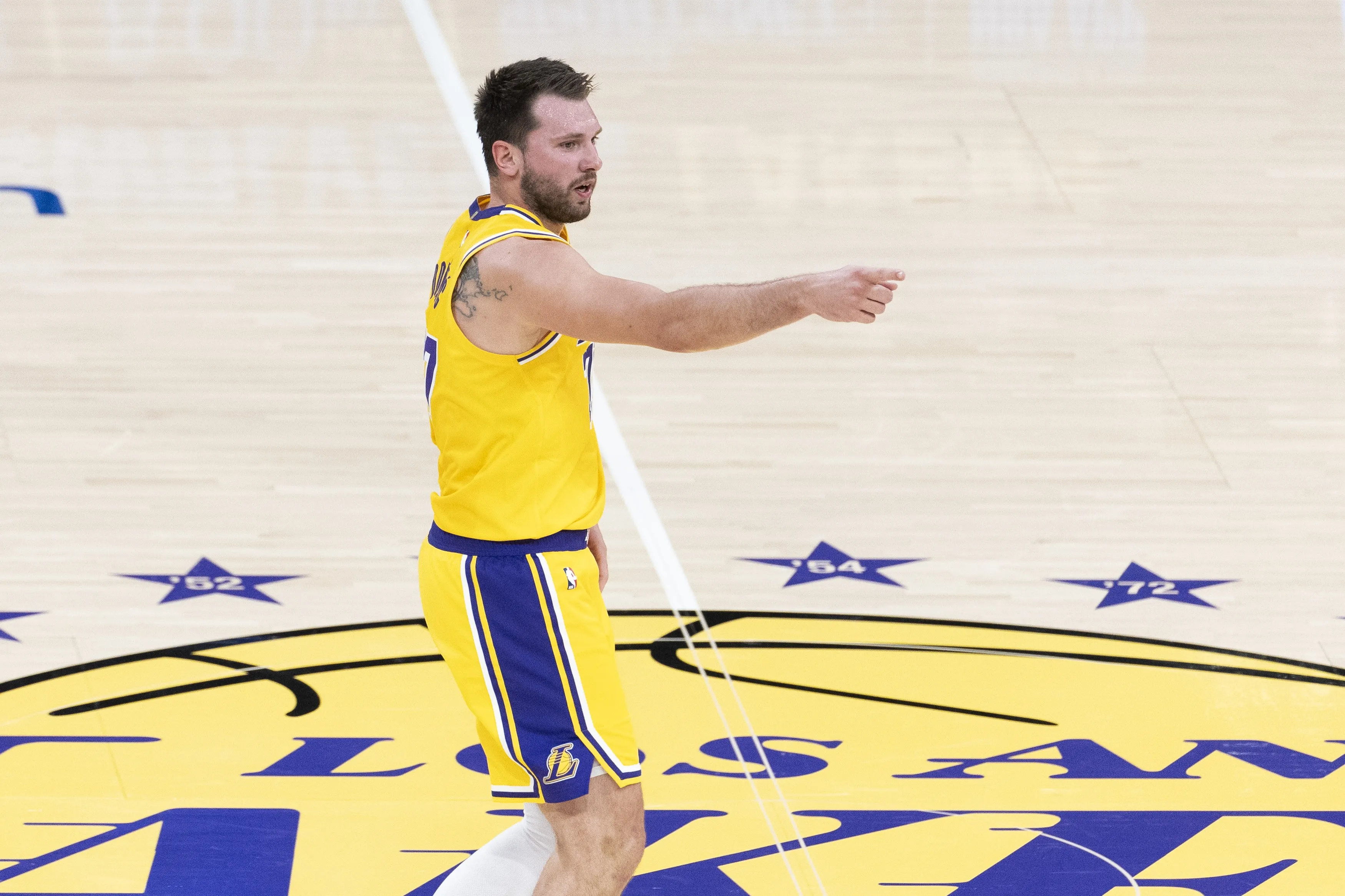 布泽利斯垃圾话唤醒东契奇 独行侠核心51分回应新秀挑衅