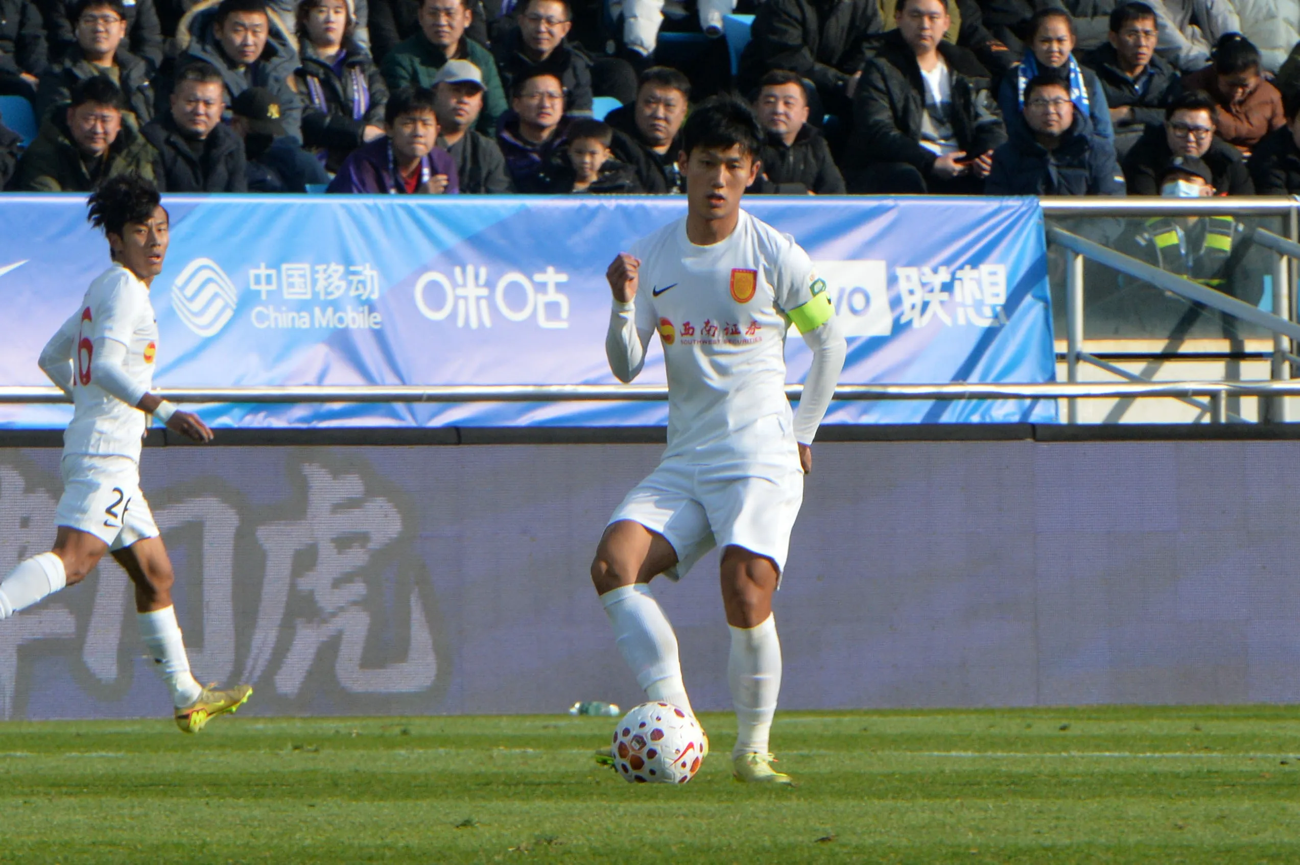 升班马内战前铜梁龙队长发声：主场优势与战术调整是取胜关键