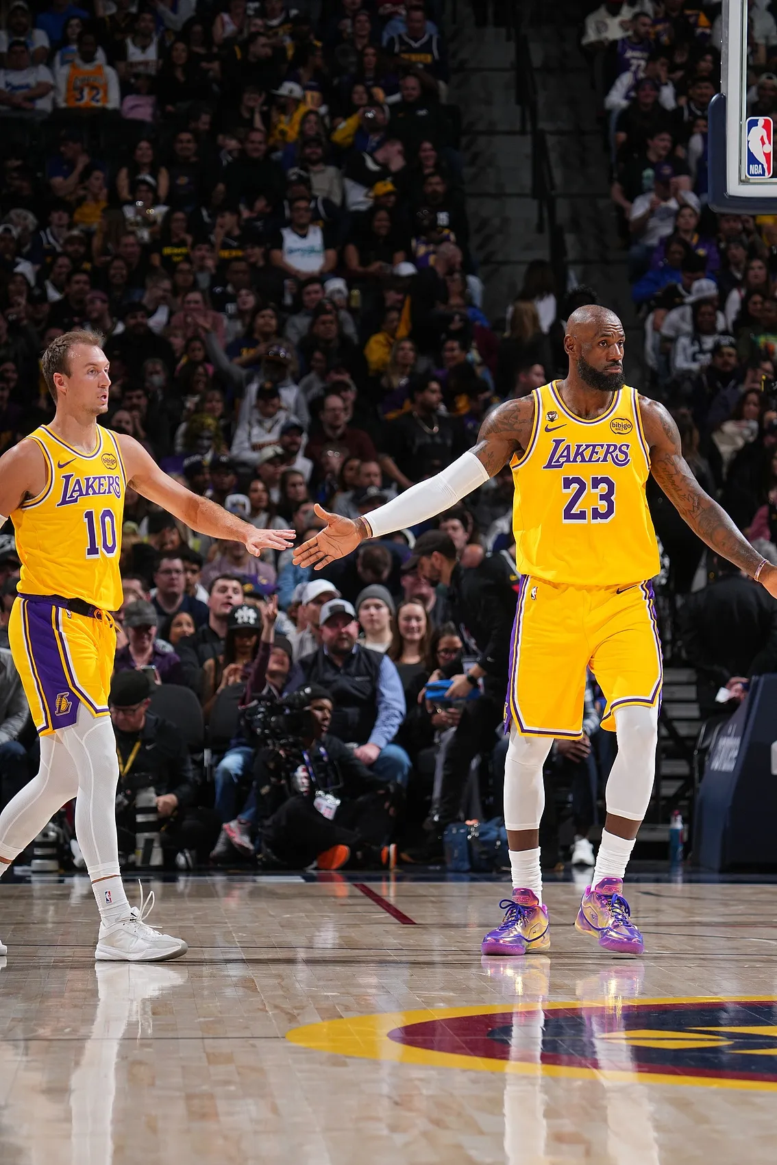 詹姆斯点出连胜关键：常规赛即季后赛预演 湖人正锻造赢球习惯