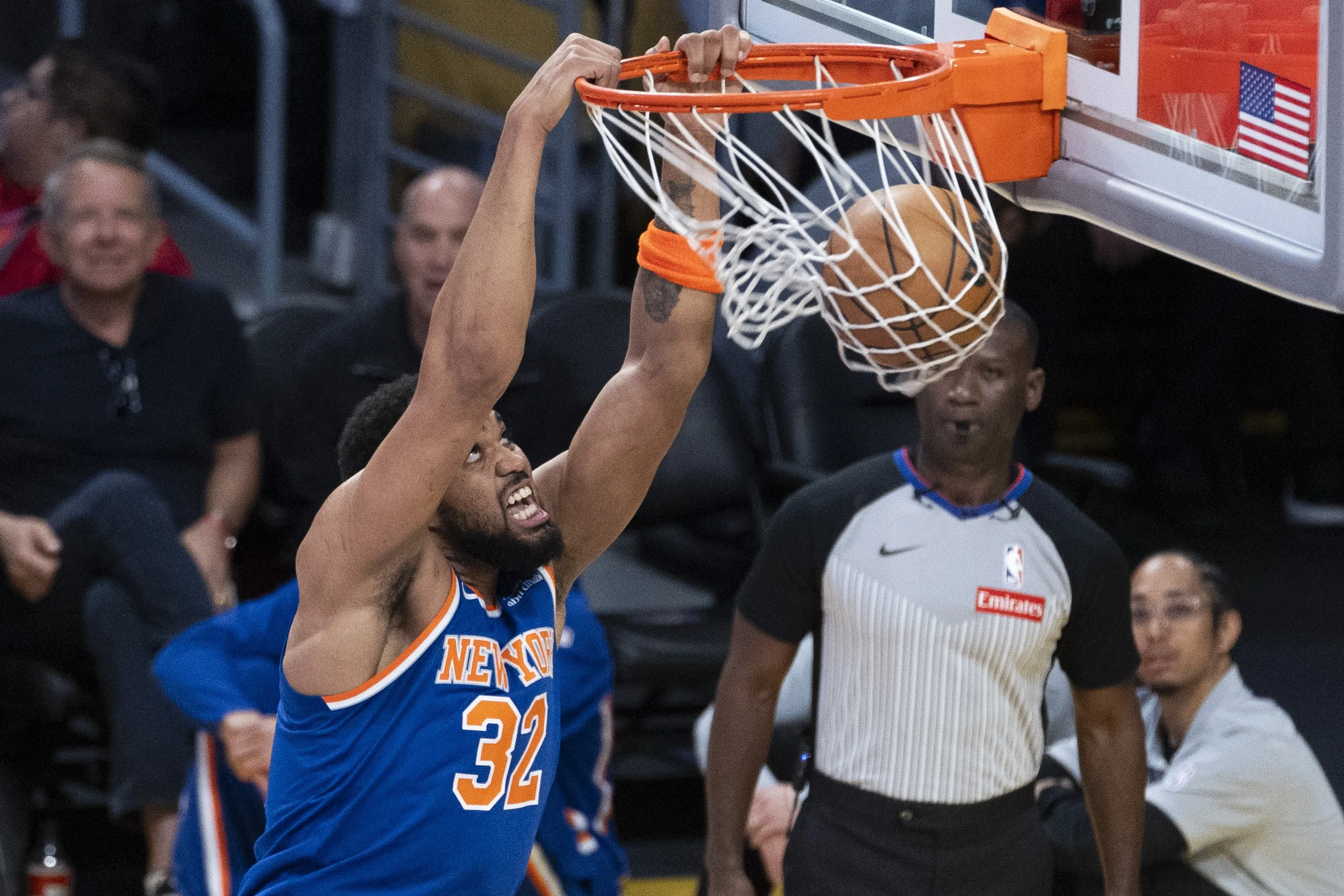 勇士21分领先遭尼克斯逆转 末节决策失误暴露无核困境