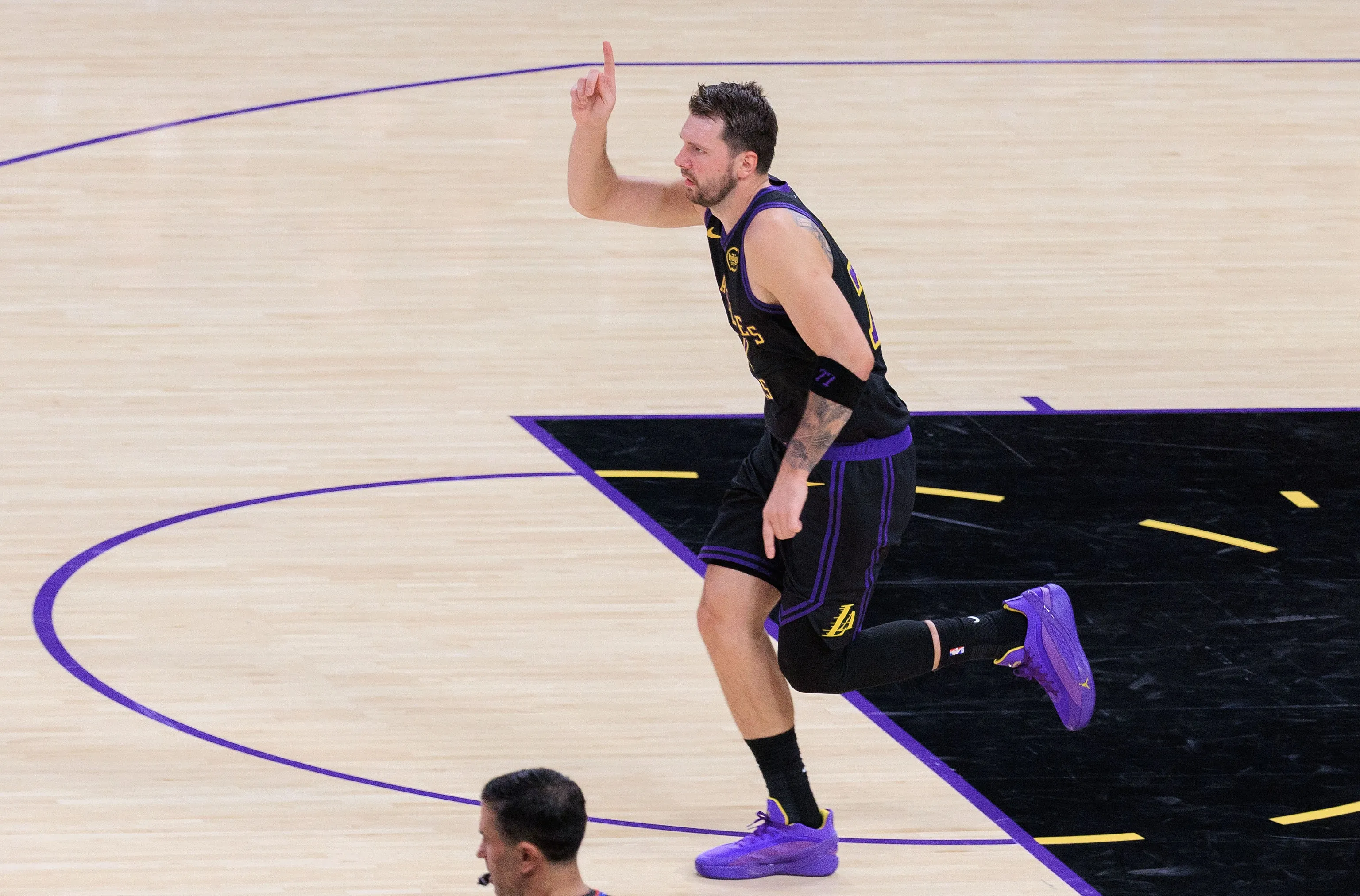 东契奇36分独行侠末节锁死火箭 防守制胜仅让对手得92分