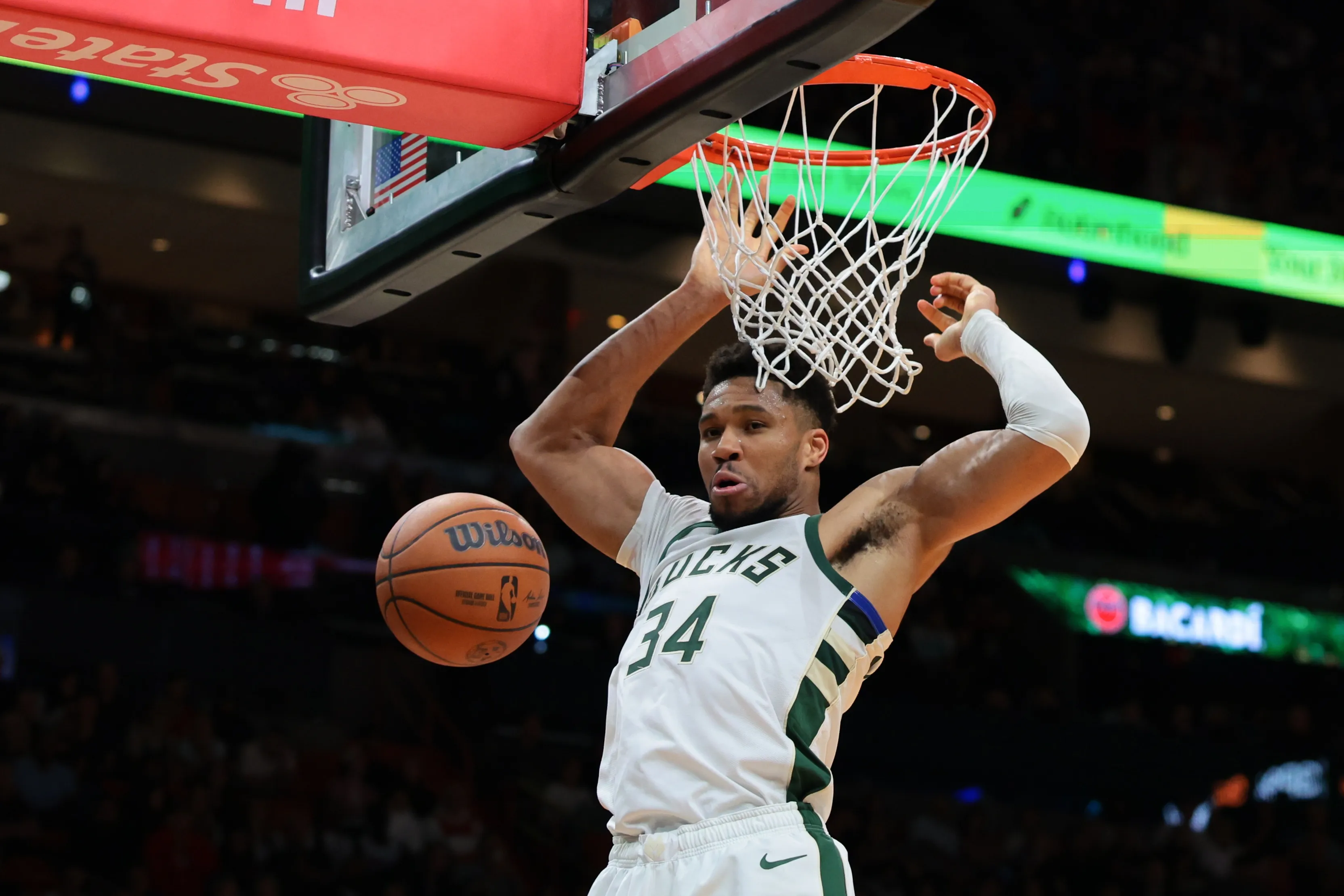 东部卡位战白热化：老鹰擒鹿紧追不舍，绿军主场欲拿奇才泄愤