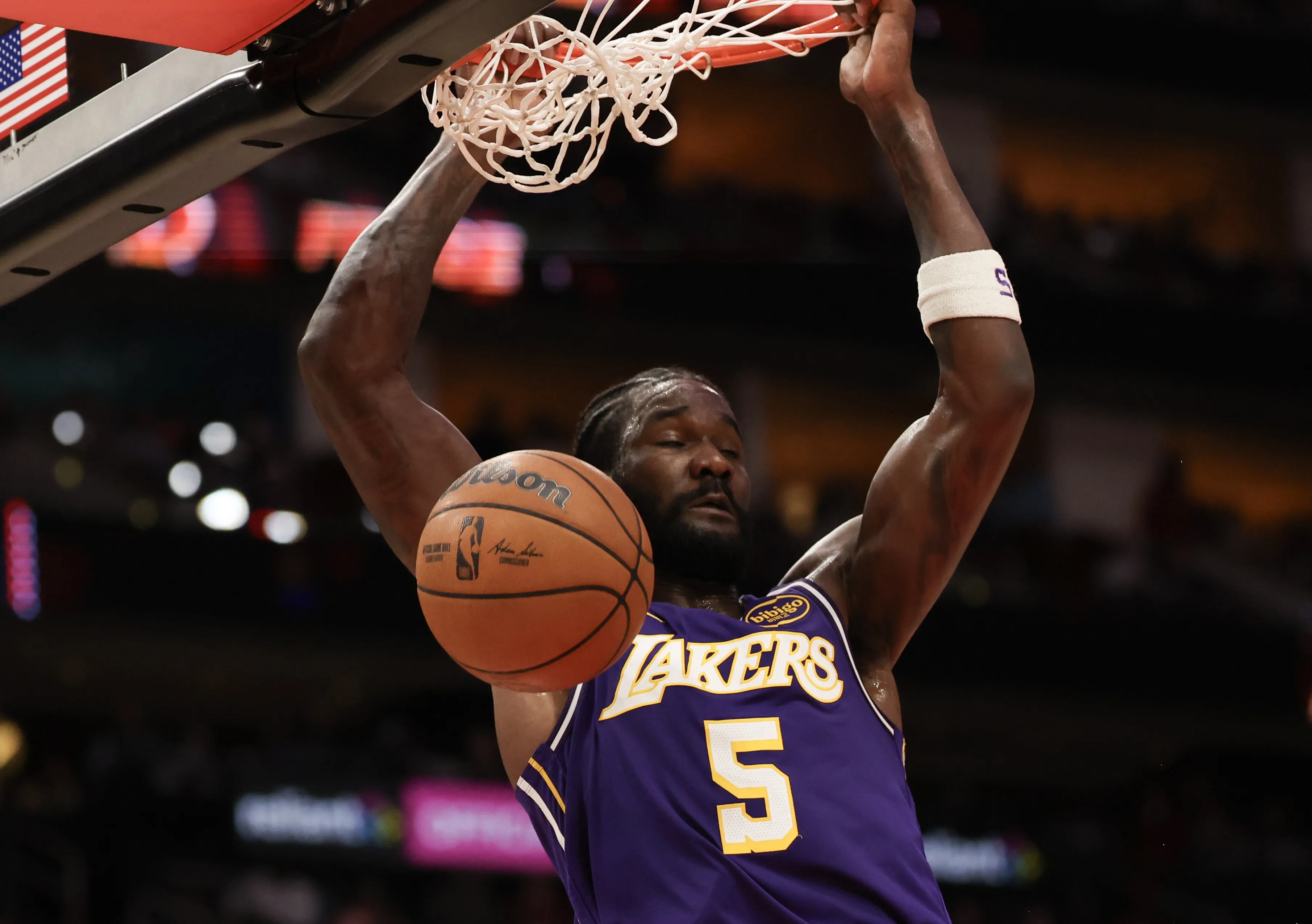 维拉纽瓦点出艾顿转变关键：效仿卡佩拉定位 心态调整辐射全队