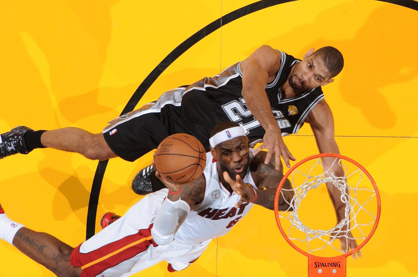 鲍仁君:詹姆斯若被横扫退役概率<5% 预测将办退役巡演 鲍仁君:詹姆斯若被横扫退役概率<5% 预测将办退役巡演