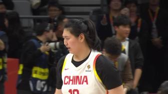[张子宇2+1]张子宇篮下顶着防守强起2+1轻松打进