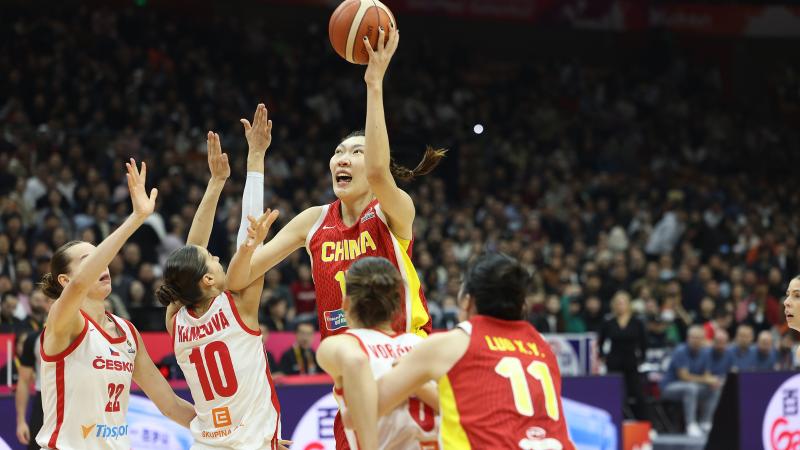 [CCTV全场集锦]🏀女篮世预赛-中国女篮战胜捷克升小组第2 王思雨连得9分收比赛
