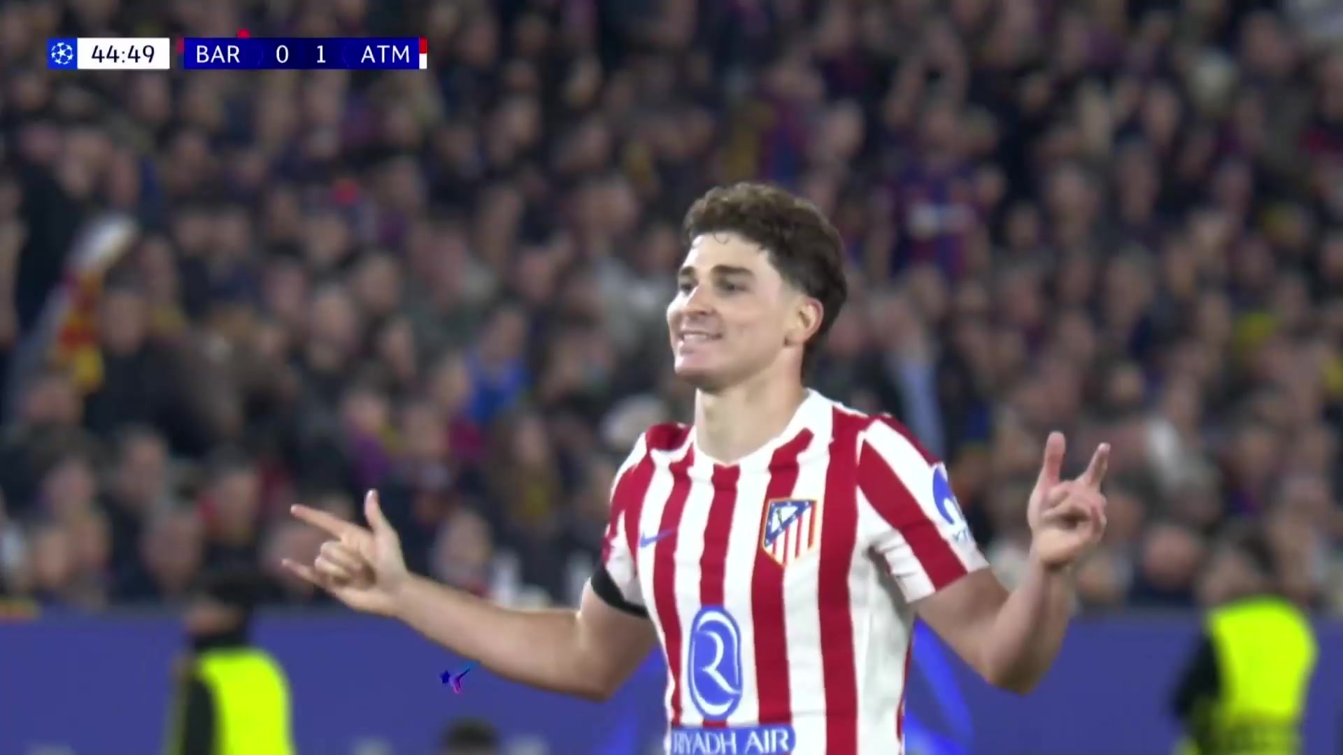 神仙球！阿尔瓦雷斯炸裂任意球世界波直入死角！马竞1-0领先巴萨