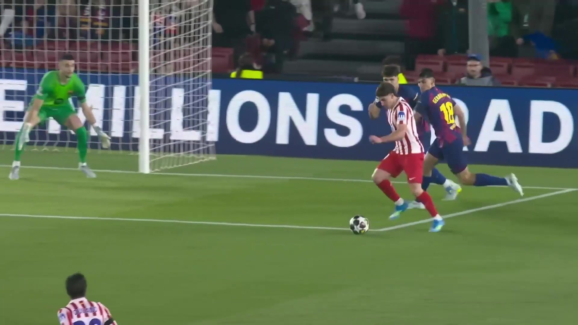 犀利突破！马丁+库巴西都没防住！阿尔瓦雷斯连续过人打门被没收